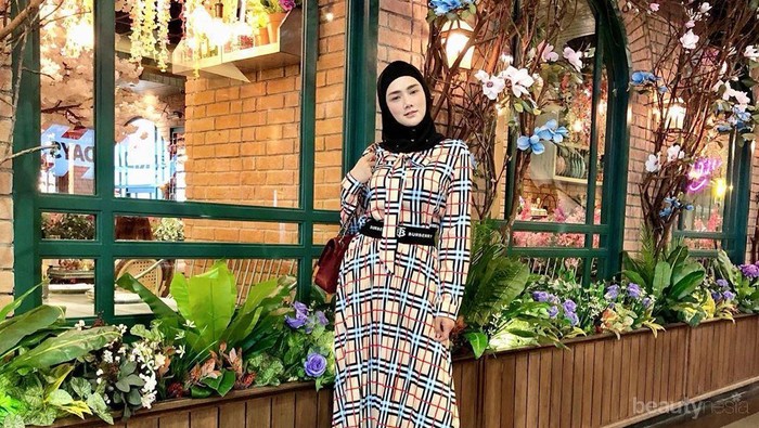Jadi Anggota DPR, Ini 6 Gaya Hijab Syari Mulan Jameela