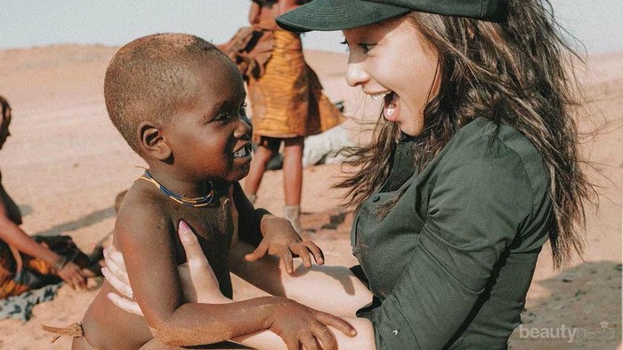 10 Potret Memesona Nikita Willy Liburan di Alam Liar Namibia