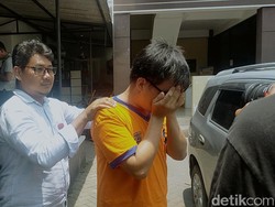 Cerita Bejat Guru SD di Surabaya Cabuli 8 Murid Bermodal Stetoskop