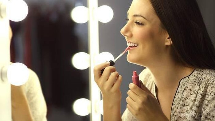 Lagi Jadi Trend, Apa Sih Bedanya Lip Mousse dan Lip Cream?
