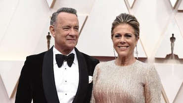 img-title Tom Hanks dan Rita Wilson Resmi Jadi Warga Negara Yunani