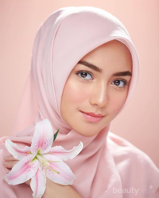 Gaya Busana Kombinasi Warna Pastel ala Citra Kirana