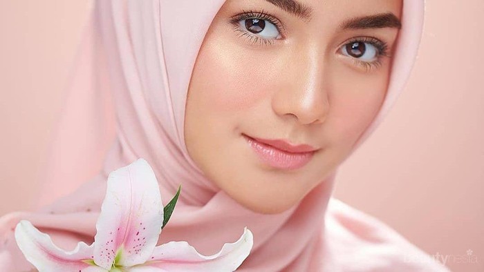 Gaya Busana Kombinasi Warna Pastel ala Citra Kirana