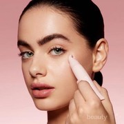6 Krim Mata Terbaik untuk Menghidrasi dan Atasi Garis-garis Halus