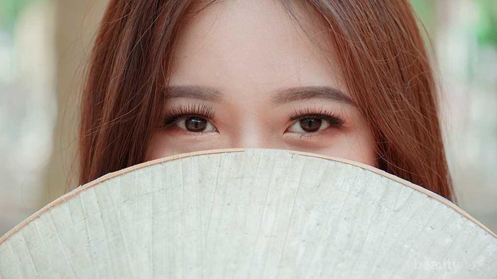 Duh, Empat Kebiasaan Ini Ternyata Bisa Bikin Bulu Mata Rontok!