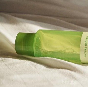 img-title Tinggal Spray, Nature Republic Aloe Vera Toner Punya Segudang Manfaat untuk Kulit