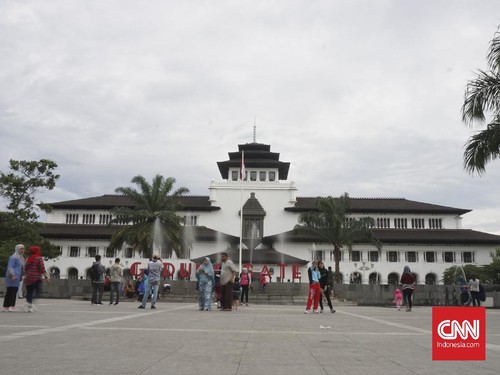 Dedi Mulyadi Mau Ubah Halaman Depan Gedung Sate Jadi Lapangan Upacara