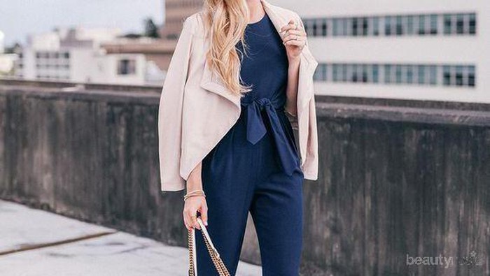 6 Cara Tampil Menawan dan Berkelas Menggunakan Jumpsuit