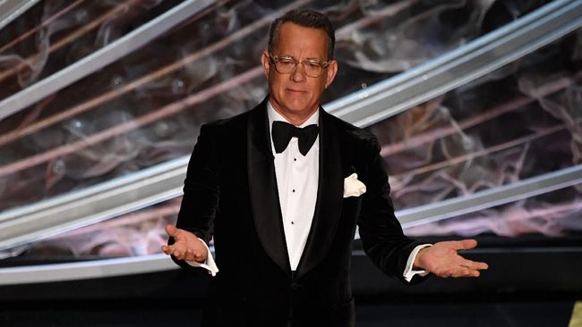 Tom Hanks dan Chris Martin 'Coldplay' tampil dalam episode perdana "versi karantina" Saturday Night Live pada akhir pekan ini.