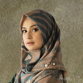 Tips Padu Padan Atasan dengan Rok Plisket Kekinian ala Shireen Sungkar