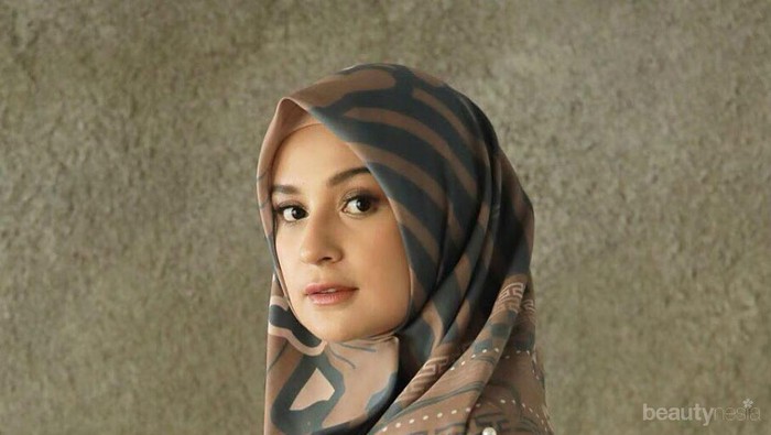 Tips Padu Padan Atasan dengan Rok Plisket Kekinian ala Shireen Sungkar Tips Padu Padan Atasan dengan Rok Plisket Kekinian ala Shireen Sungkar