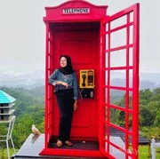Gak Perlu ke Luar Negeri! Indonesia Juga Punya Spot Foto Box Telpon Umum yang Ikonik