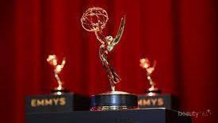 Inspirasi Gaun Pesta ala Emmy's 2019 yang Bisa Kamu Pakai ke Kondangan
