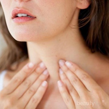 img-title Hati-hati, Rambut Rontok Bisa Jadi Tanda Kamu Alami 5 Penyakit Ini