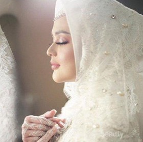 Flawless dan Bold, Pilihan Makeup Cut Meyriska di Hari Pernikahan