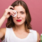Cara Membersihkan Makeup dengan Minyak Zaitun, Wajah Jadi Lebih Bersih!