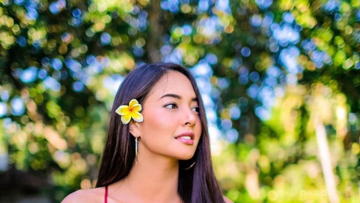 Rilis Single Baru, Ini Potret Aurelie Moeremans Saat Bermain Musik