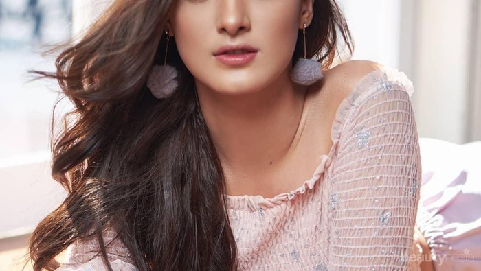 8 Inspirasi Makeup Look Mawar Eva de Jongh, si Cantik Annelies di Film 'Bumi Manusia'