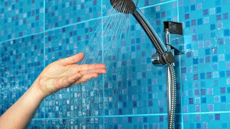 Kurang lebih belasan tahun aku tinggal bersama makhluk halus yang tinggal di bagian kamar mandi rumahku sampai si genderuwo mempunyai anak.