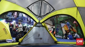 FOTO: Berburu Diskon Pernak-pernik Petualangan di Senayan
