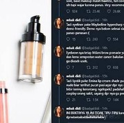 Beda dari yang Lain, Wanita ini Justru Review Makeup di Tengah Ramainya Demo Mahasiswa