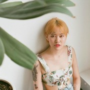 7 Gaya Fashion Rennis, Tatto Artist yang Dikabarkan Dekat dengan Jungkook 'BTS'