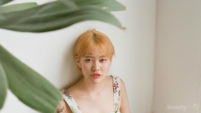 7 Gaya Fashion Rennis, Tatto Artist yang Dikabarkan Dekat dengan Jungkook 'BTS'