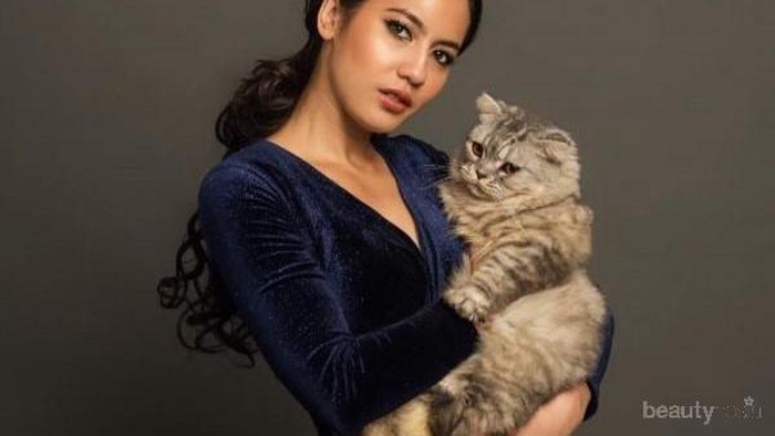 Mesra, Begini 8 Potret Kebersamaan Artis dengan Binatang Kesayangannya