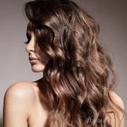 Texturizing Sprays Terbaik untuk Rambut Bergelombang Bak Model-Off-Duty