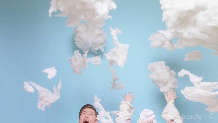 Kumpulan Busana Cut Meyriska dan Roger Danuarta dari Prewedding Hingga Resepsi