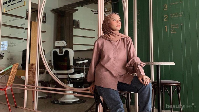 Mix and Match Sneakers Putih ala Joyagh, Bikin Kece!