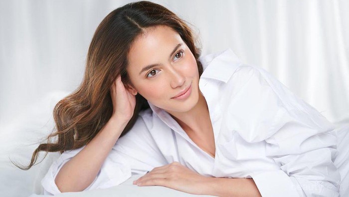 Sukses Bikin Iri, 10 Potret Body Goals Pevita Pearce