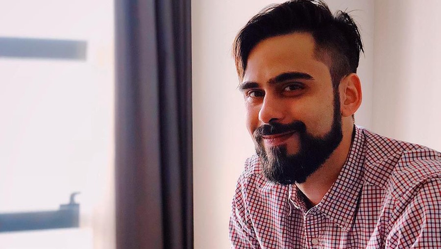 Lulusan Sekolah Film di London Deretan fakta Adam Sinclair, adik bungsu Ashraf Sinclair yang menjadi sineas film.