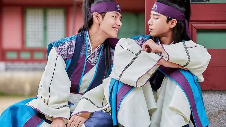 5. Moo Myung/ Sun Woo Rang - Hwarang Beberapa karakter keren yang dimainkan oleh Park Seo Joon selain sukses dalam drama terbarunya, Itaewon Class.