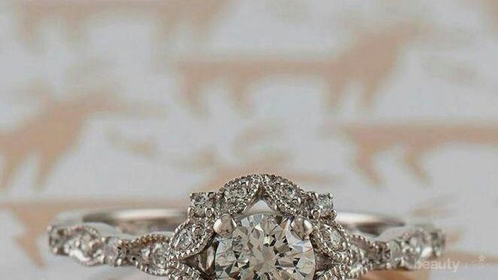 Rekomendasi Tempat Terbaik untuk Beli Cincin Tunangan di Indonesia Rekomendasi Tempat Terbaik untuk Beli Cincin Tunangan di Indonesia
