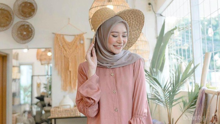 8 Style Kombinasi Warna Pastel yang Manis ala Selebgram Bahjatina