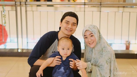Keluarga Larissa Chou - Perjalanan Larissa Chou Debat Membawa Rahmat