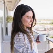 Sering Video Call Sama Pacar? Ini 5 Tips Kulit Selalu Tampak Kinclong di Kamera