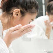 5 Produk Jepang Terbaik untuk Double Cleansing