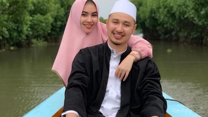 Lewat Proses Taaruf Singkat, 8 Artis Ini Berani Putuskan Menikah