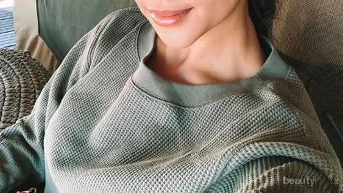 Hangatnya Potret Nikita Willy Bercengkerama dengan Anak Desa Himba