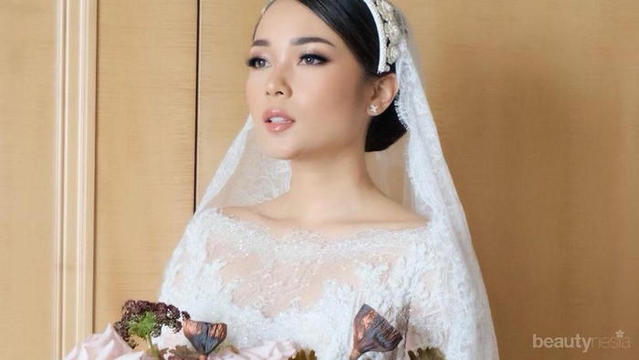 Balutan Kebaya dan Gaun Pengantin Cantik Influencer Ayla Dimitri di Hari Pernikahan