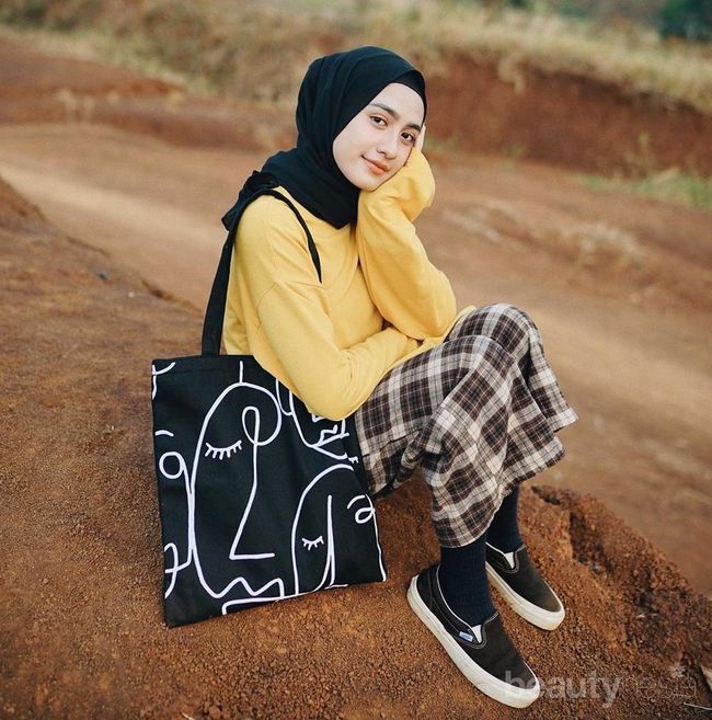 8 Gaya Stylish Influencer dengan Sepatu Vans