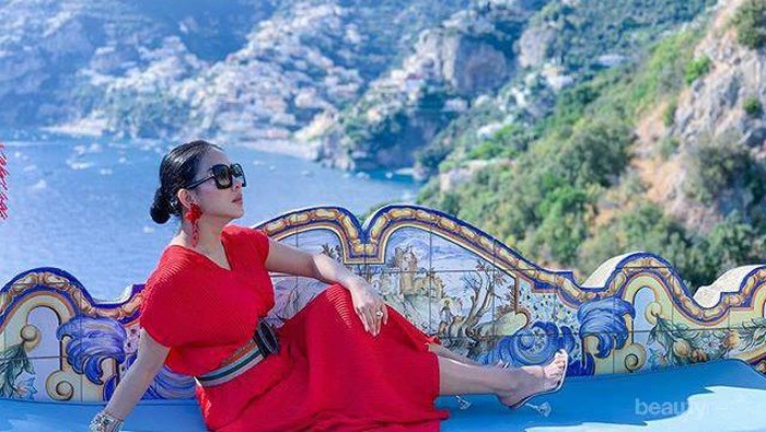 Cetar, Begini Penampilan Syahrini saat Liburan di Luar Negeri