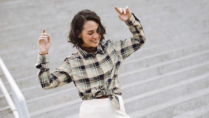 Tips Styling Kemeja Flanel ala Andien dan Asmara Abigail yang Kece Abis!