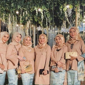 Penampilan Lebih Feminin dan Manis, Begini Trik Padu Padan Setelan Kulot Batik untuk Kondangan