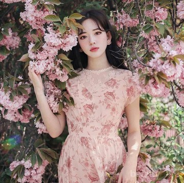 OOTD Floral Dress ala Cewek Korea yang Bisa Kamu Coba