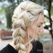 Biar Tampilan Rambut Tak Membosankan, Yuk Coba Gaya Rambut Dikepang