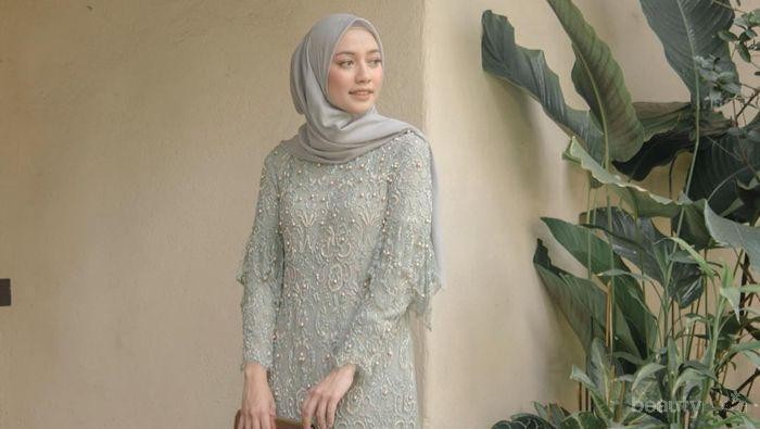 Fashionable dan Trendy, Yuk Tiru Kebaya ala Mega Iskanti Ini