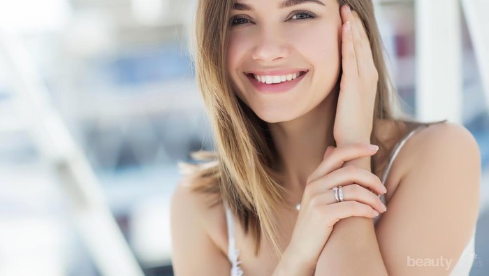 Bisa Ditiru, Begini Cara Memakai Makeup Agar Terlihat Lebih Natural